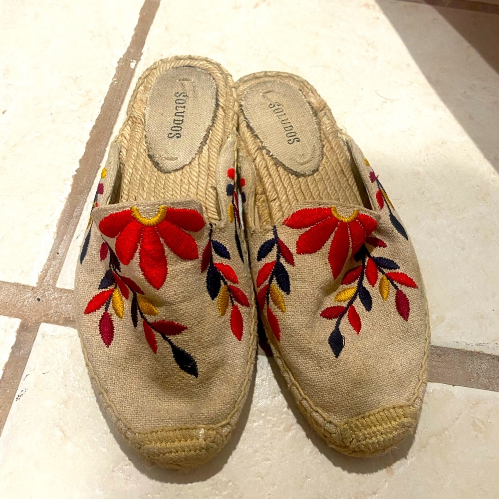 Beautiful soludos flats